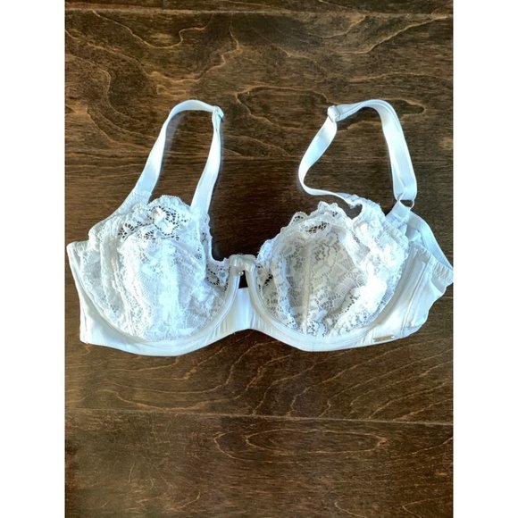 (34DD) La Vie En Rose white lace bra - Picture 1 of 3